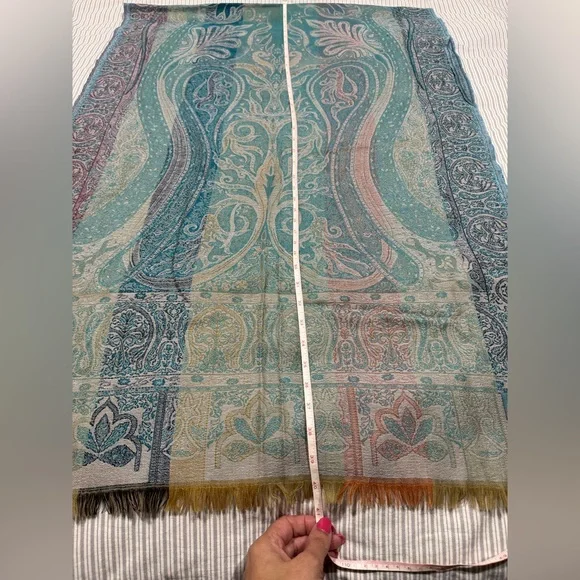 Met Museum Elegant Paisley Women's silk / wool blend Shawl roughly 27”x80” - Picture 7 of 10